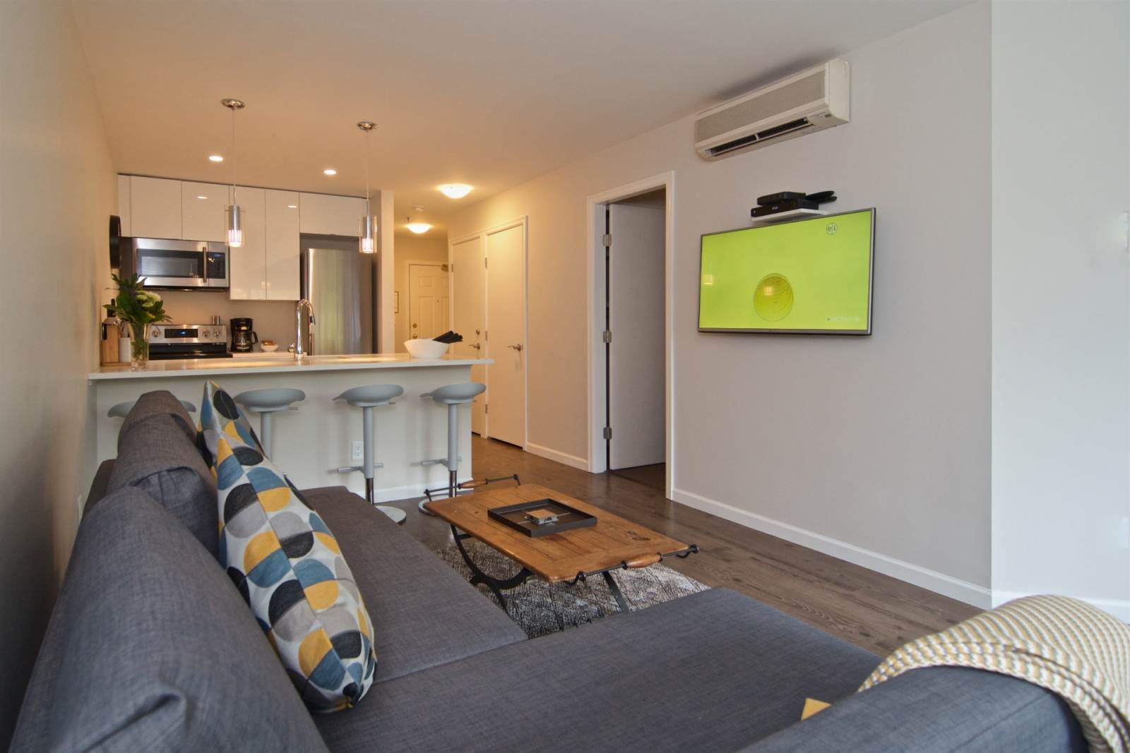 Whistler Vacation Rental Super location, Marketplace Lodge in